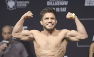Henry Cejudo bicep flex