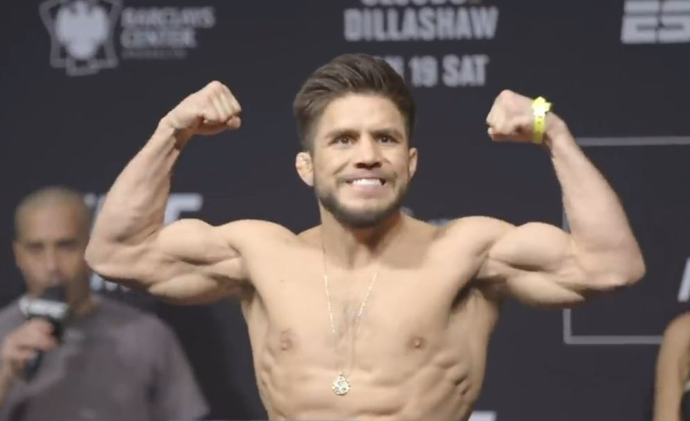Henry Cejudo bicep flex