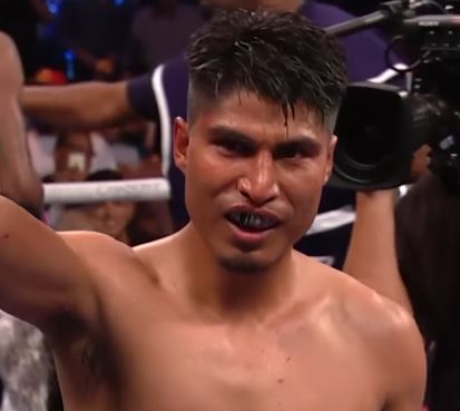 Mikey Garcia broken nose