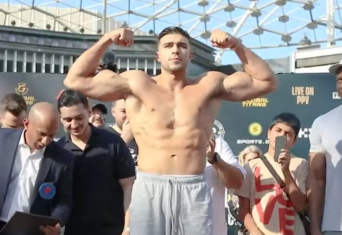 Tommy Fury bicep muscles weigh in