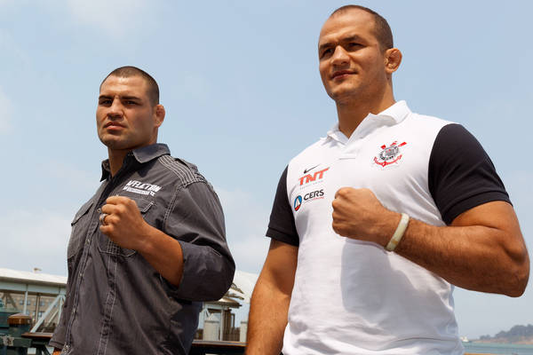 ufc-cain-velasquez-junior-dos-santos-pose